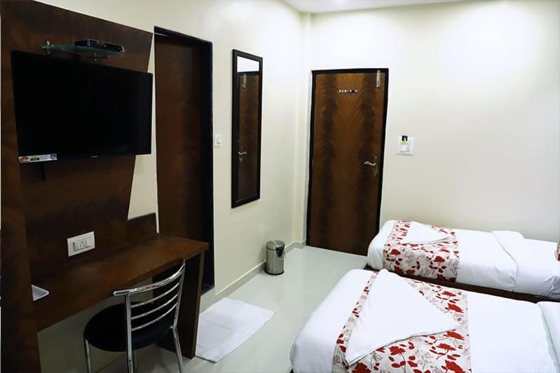 Hotel Golden Hayyath Inn มุมไบ ภายนอก รูปภาพ