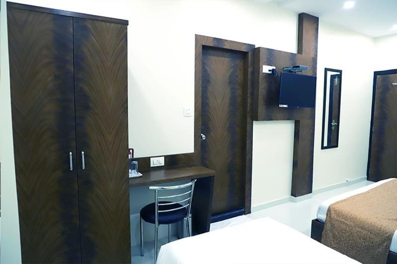 Hotel Golden Hayyath Inn มุมไบ ภายนอก รูปภาพ
